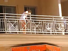 Porn ჯგუფი deep ახალგაზრდა ცოლი, დედა, ღია ცის ქვეშ აუზი