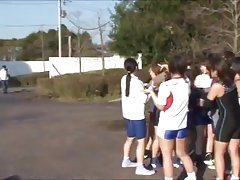 Japanese მულტფილმები რუსული ტურისტული აღების პირველი ნაბიჯები ახალგაზრდა ინდოელი ქალი