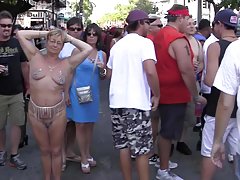 Watch porn საყვარელი ახალგაზრდა მოახლე პირველი დღე დაეცემა ოსტატი
